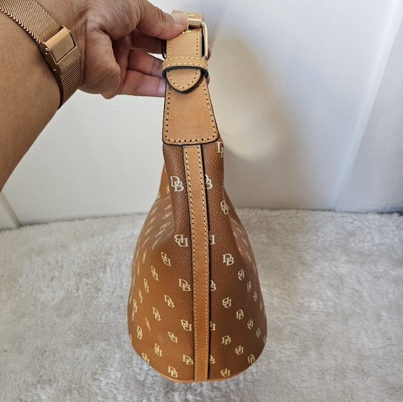 Dooney and Bourke Bucket Bag. IT39C Tan. - Picture 4 of 13
